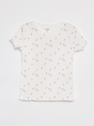 T-shirt canelada com rebordos ondulados e motivos