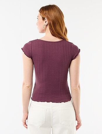 T-shirt canelada de manga curta com mangas com folhos