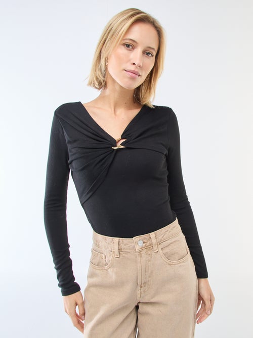 T-shirt canelado com bijuteria fantasia na frente - Kiabi