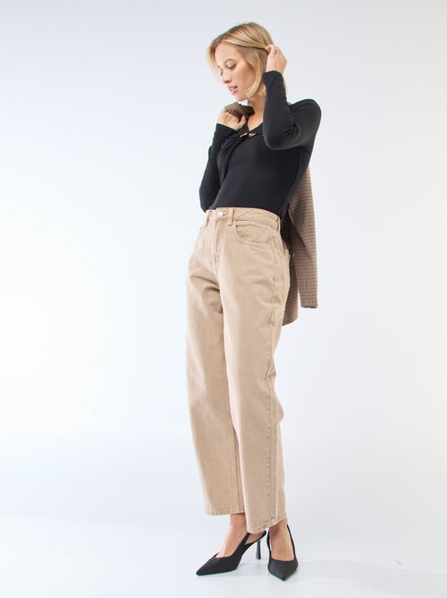 T-shirt canelado com bijuteria fantasia na frente - Kiabi