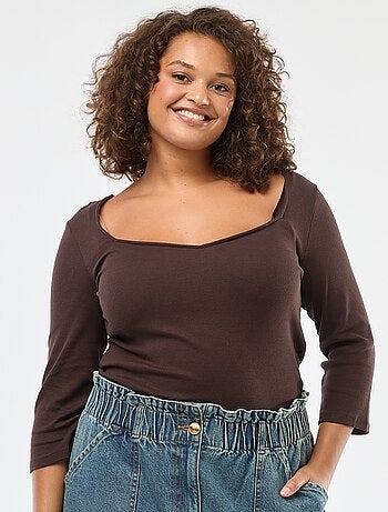 T-shirt canelado com decote amplo