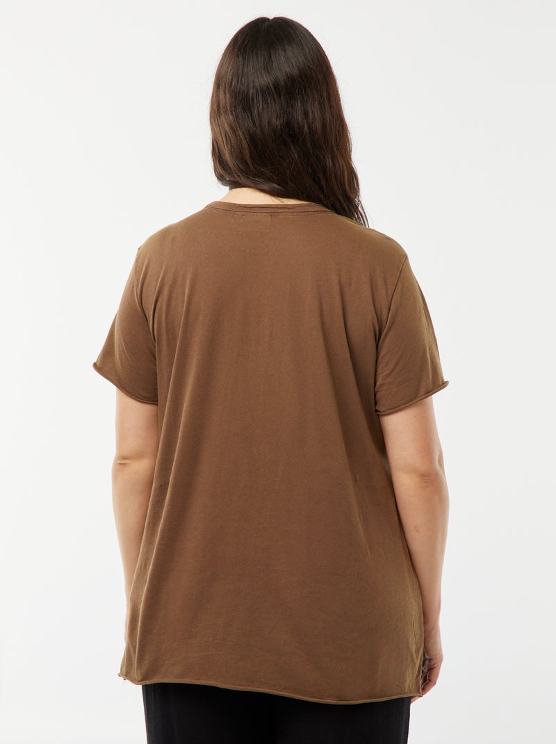 T-shirt 'Carmakoma' com um 'leopardo' estampado CASTANHO - Kiabi