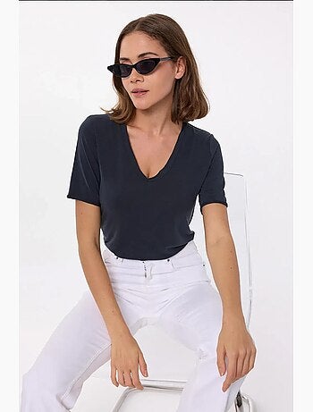 T-shirt casual com decote em v e manga curta hiccup