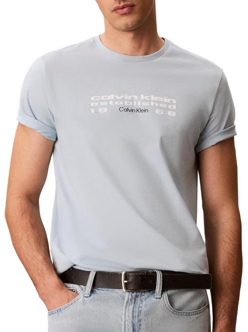 T-Shirt Cinzento Claro Calvin Klein Jeans para Homem LV04RG800G - Kiabi T-Shirt Cinzento Claro Calvin Klein Jeans para Homem LV04RG800G - Kiabi