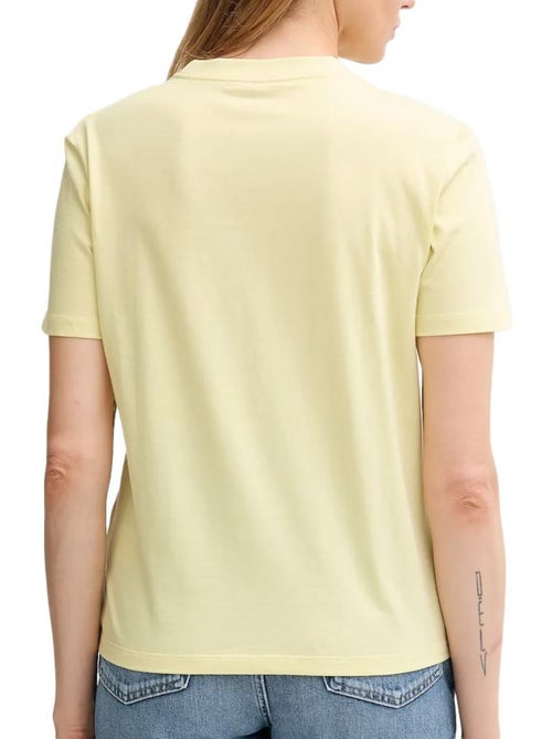 T-shirt Clássica Calvin Klein Jeans Amarela para Mulher - Kiabi T-shirt Clássica Calvin Klein Jeans Amarela para Mulher - Kiabi