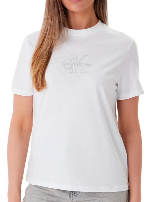 T-Shirt Clássica Feminina Calvin Klein Jeans Branca - Kiabi T-Shirt Clássica Feminina Calvin Klein Jeans Branca - Kiabi