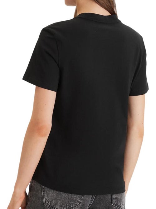 T-Shirt Clássica Feminina Calvin Klein Jeans Preta - Kiabi T-Shirt Clássica Feminina Calvin Klein Jeans Preta - Kiabi