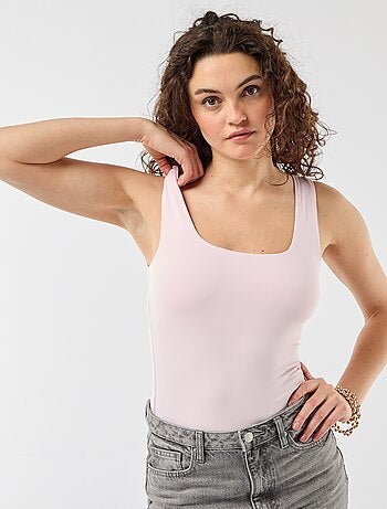 T-shirt com alças largas e gola quadrada