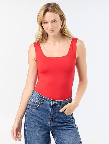 T-shirt com alças largas e gola quadrada