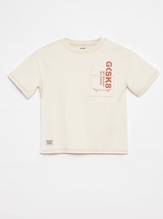 T-shirt com bolso estampado