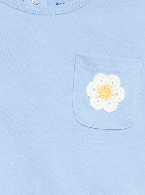 T-shirt com bolso fantasia e bordado - Kiabi