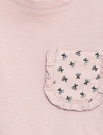 T-shirt com bolso fantasia