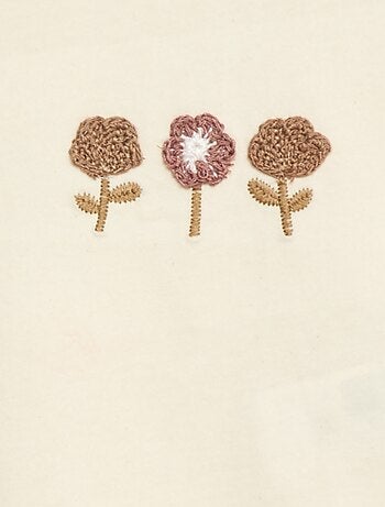 T-shirt com bordado de flores