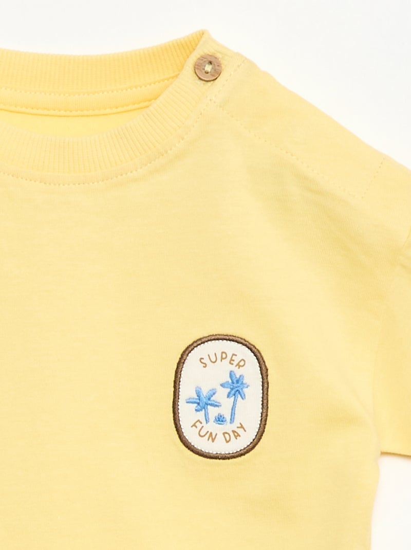 T-shirt com bordado no peito Amarelo - Kiabi