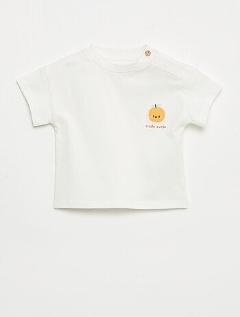 T-shirt com bordado no peito