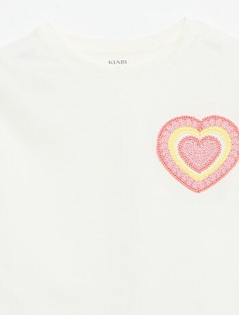 T-shirt com bordado no peito