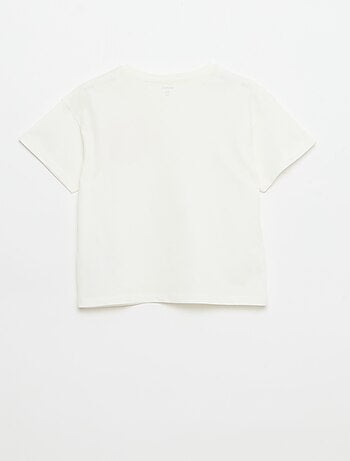 T-shirt com bordado no peito