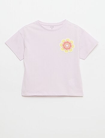 T-shirt com bordado no peito