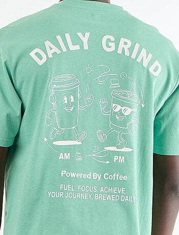 T-shirt com bordados e mangas curtas