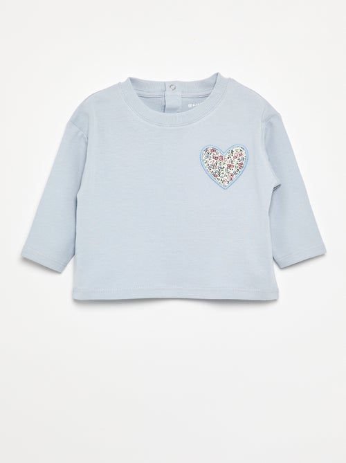 T-shirt com "coração" em patch no peito - Kiabi