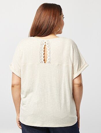 T-shirt com costas em macramé