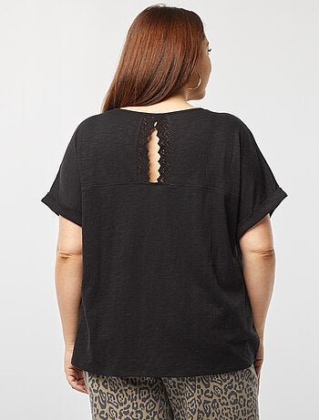 T-shirt com costas em macramé