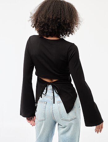 T-shirt com Decote Aberto nas Costas