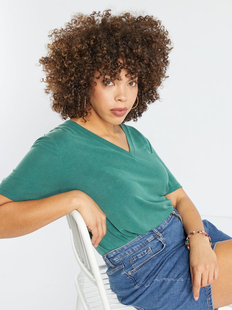 T-shirt com decote em bico em material suave Verde - Kiabi