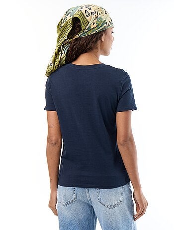 T-shirt com decote em V