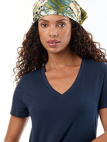 T-shirt com decote em V