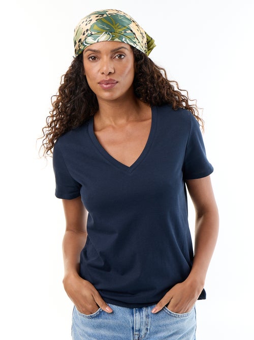 T-shirt com decote em V - Kiabi T-shirt com decote em V - Kiabi