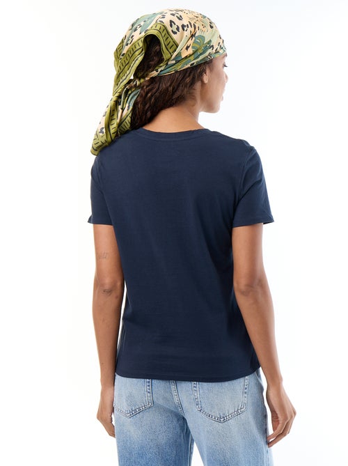 T-shirt com decote em V - Kiabi T-shirt com decote em V - Kiabi
