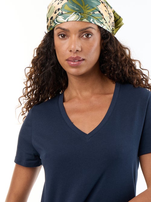 T-shirt com decote em V - Kiabi T-shirt com decote em V - Kiabi