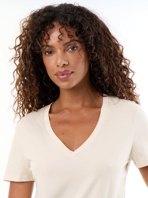 T-shirt com decote em V - Kiabi