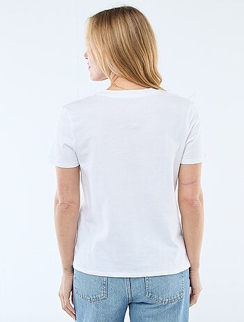 T-shirt com decote em V