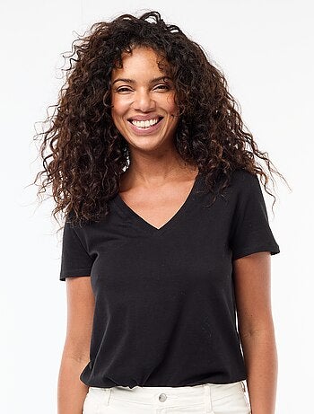 T-shirt com decote em V