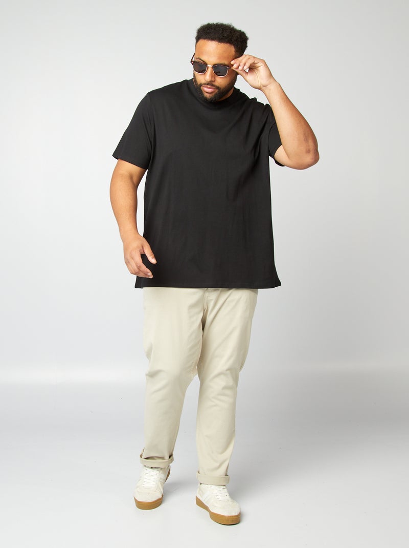 T-shirt com decote em V Preto - Kiabi