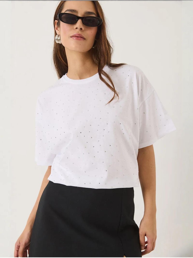 T-shirt com detalhe de lantejoulas e gola redonda, manga curta lucci Branco - Kiabi