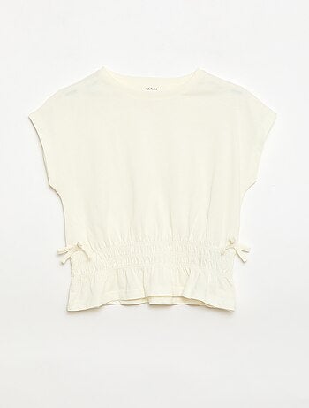 T-shirt com detalhe smock e laços na cintura