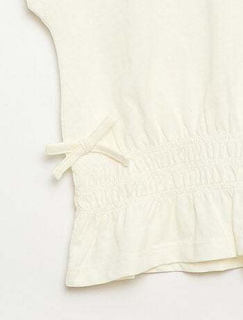 T-shirt com detalhe smock e laços na cintura