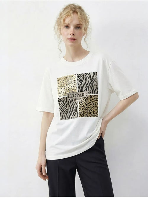 T-shirt com estampado de leopardo e lantejoulas, gola redonda. Lucci - Kiabi T-shirt com estampado de leopardo e lantejoulas, gola redonda. Lucci - Kiabi