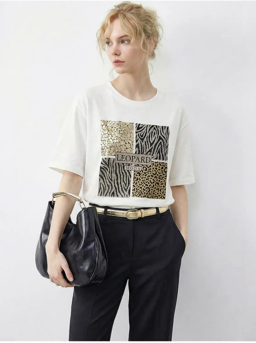T-shirt com estampado de leopardo e lantejoulas, gola redonda. Lucci - Kiabi T-shirt com estampado de leopardo e lantejoulas, gola redonda. Lucci - Kiabi