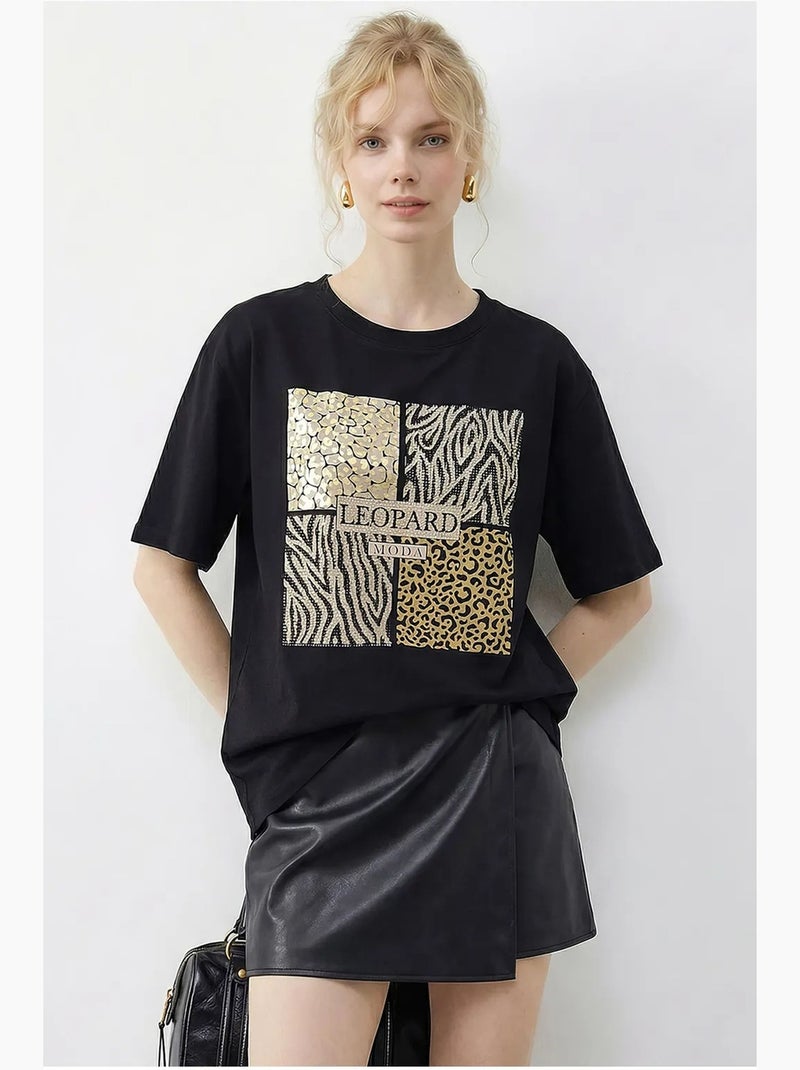 T-shirt com estampado de leopardo e lantejoulas, gola redonda. Lucci Preto - Kiabi