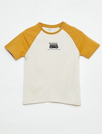 T-shirt com estampado de manga curta em raglã