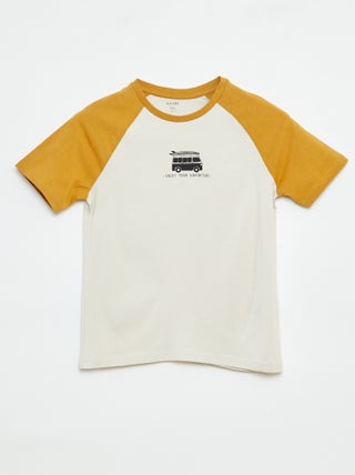T-shirt com estampado de manga curta em raglã
