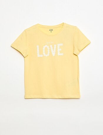 T-shirt estampado com mensagem e mangas curtas
