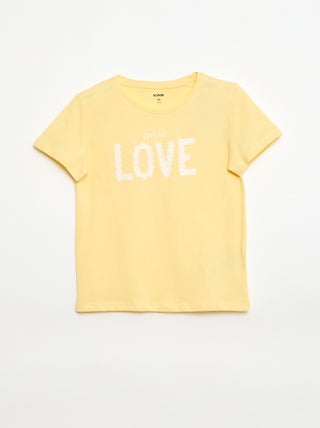 T-shirt com estampado e mensagem de manga curta