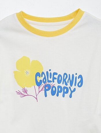 T-shirt com estampado, manga curta e gola redonda