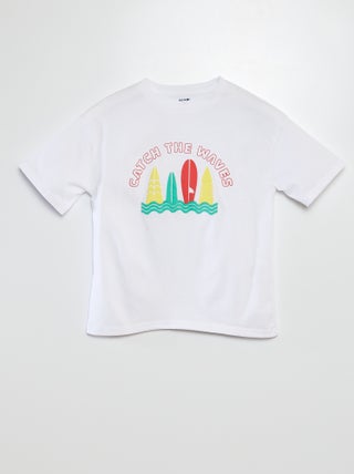 T-shirt com estampado, manga curta e gola redonda