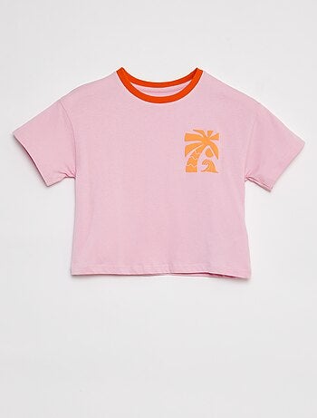 T-shirt com estampado, manga curta e gola redonda